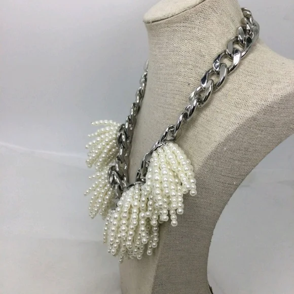 Banana Republic Faux Pearl Fringe Statement Necklace 16" EUC - Picture 2 of 5